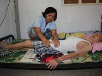 Cách chăm sóc người bệnh mất trí nhớ trên giường Cách chăm sóc người bệnh mất trí nhớ trên giường