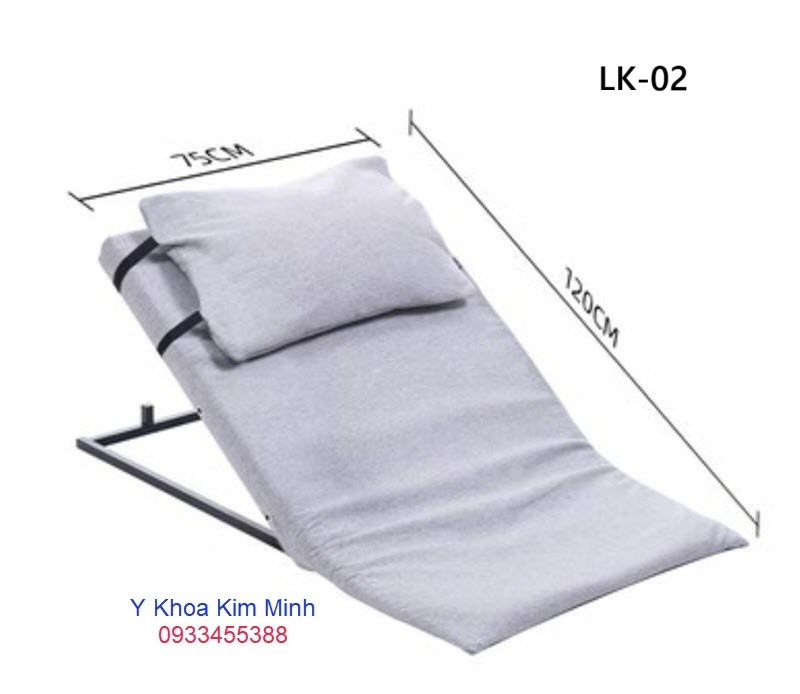 Bục nâng hạ lưng cổ người bệnh bằng điện LK-02 có kích thước D x R = 120cm x 75cm thông qua remote