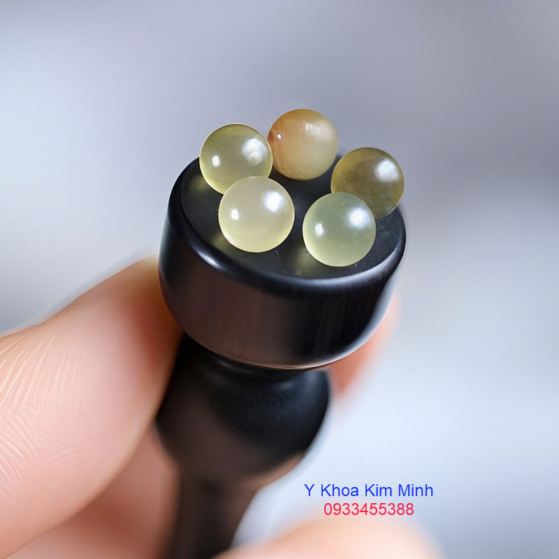 Lăn massage mặt, nâng cơ mặt, chống nhăn, giảm viêm thâm vùng mắt chất liệu 5 viên bi sừng, thân gỗ đàn hương