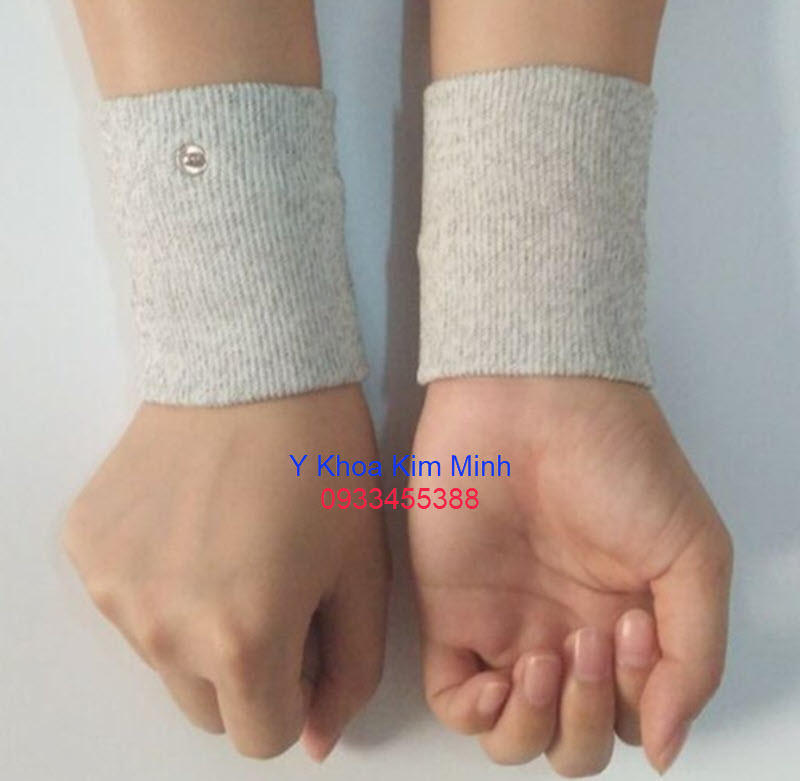 Găng tay xung điện trị liệu dòng TENS làm giảm viêm cổ tay, đau nhức cổ tay, viêm gân cổ tay, viêm cổ tay mạn tính do chấn thương, trật đả, chấn thương cổ tay do tai nạn để lại bệnh đau cổ tay mạn tính
