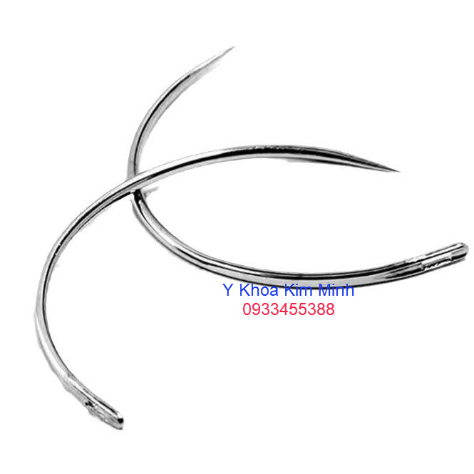 Kim khau phau thuật gồm kim tam giác và kim tròn