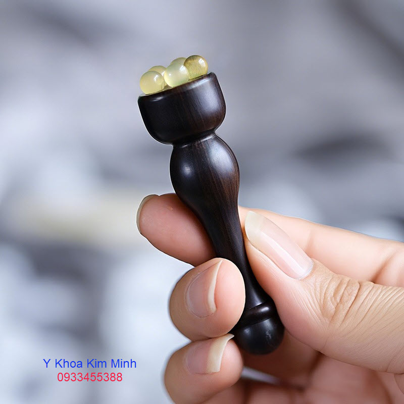 Cây lăn massage mặt bằng sừng