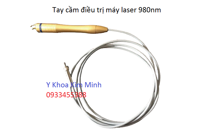 Tay cam dieu tri cua may laser 980nm tri mach mau noi - Y Khoa Kim Minh